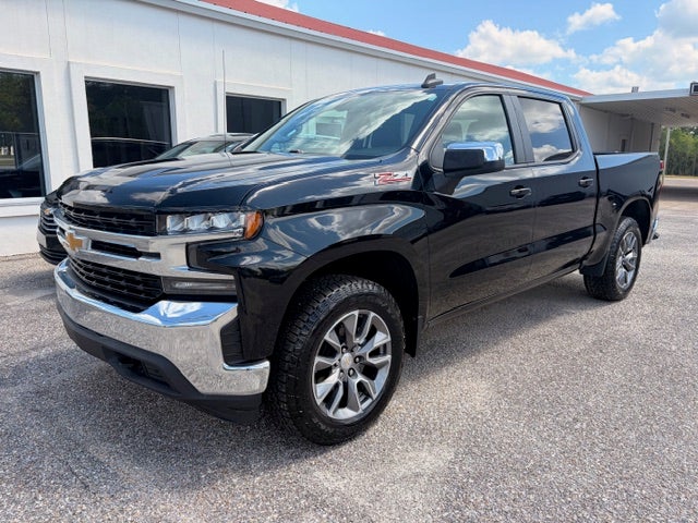 2021 Chevrolet Silverado 1500 LT in Black — front three-quarter view